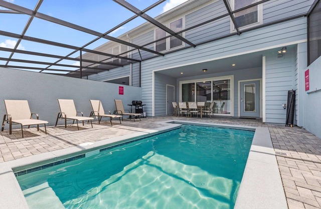 Modern Townhome Private Pool Near Disney