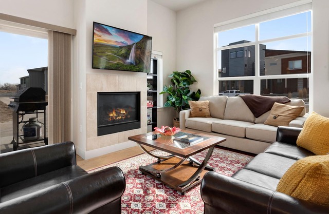 Modern Townhome Steps from the Brewery District!