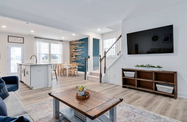 Modern townhome w/Office Near Downtown Angier
