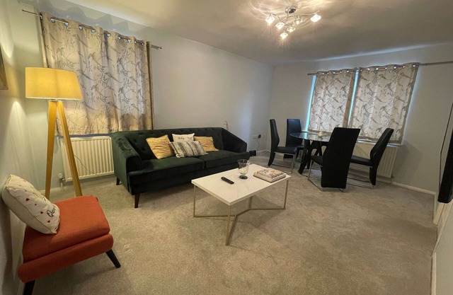 Modern two-bedroom apartment for Wimbledon Tennis