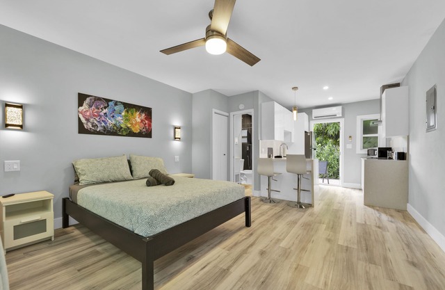 Modern Unit in Wynwood w/FREE PARKING,WIFI,Kitchen - 18mins from South Beach4!