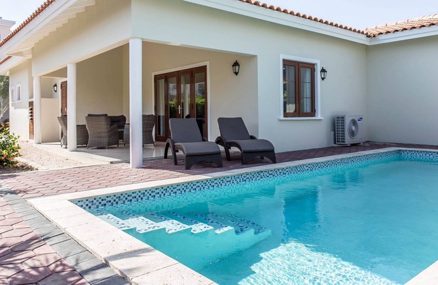 Modern villa near the beach of Mambo with private pool