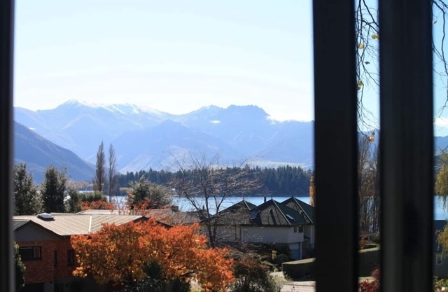 Modern, Warm West Wanaka house