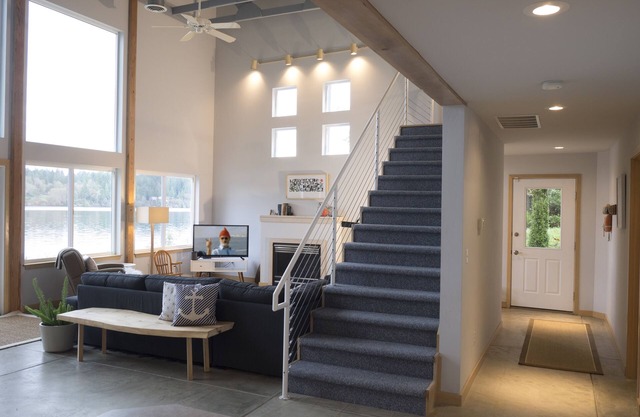 Modern Waterfront Home. Indoor/Outdoor Living with Easy Beach Access. Views!
