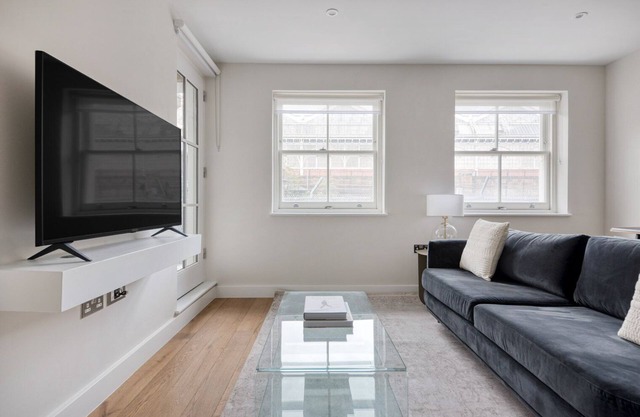 Modern Waterloo 2BR open plan with Balcony on Lower Marsh, by Blueground
