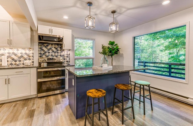 Modern Waynesville Cabin about 9 Mi to Lake Junaluska!