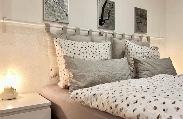 Modernes Doppelzimmer mit Bad & AC in Kehl Goldscheuer - 1A Guesthouse