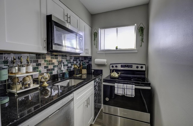 ModernHip1BedroomHStripnn