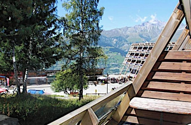 Modernly designed Apartment , Heart of the station, Ski on door, south terrace