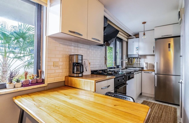 Modernly Designed Flat Near Metro in Maltepe