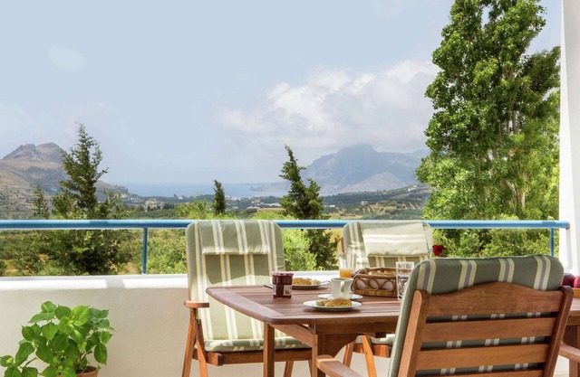 Modish Villa in Lefkogia Crete with Swimming Pool