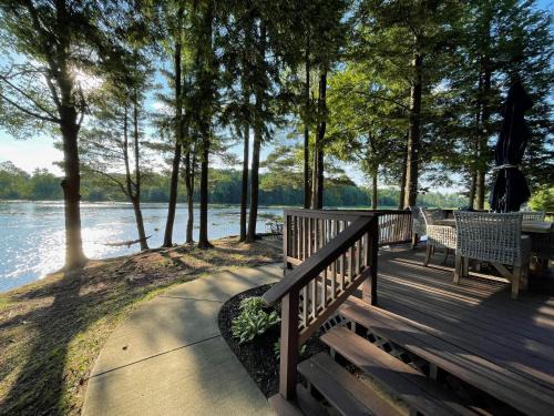 Mom & Pop's: Waterfront,Nature,Togetherness
