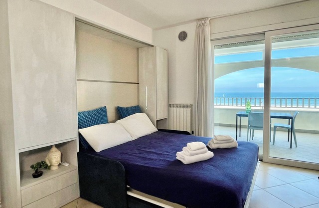 Monolocale con garage fronte mare -La Dolce Vita