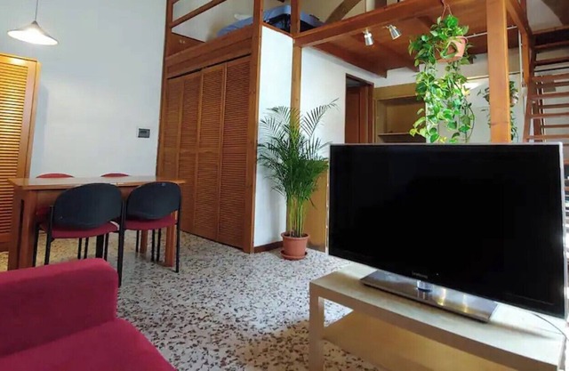 Monolocale ristrutturato in un ex borgo medievale a Firenze.