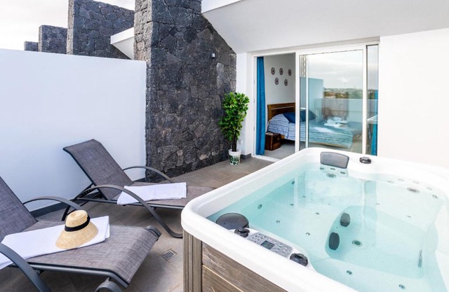 Monterey House Playa Blanca