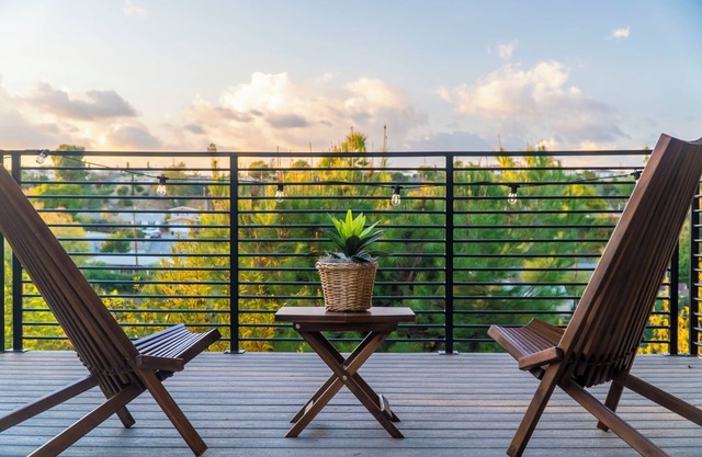 Monterey Park Retreat: Spectacular Views & Comfort