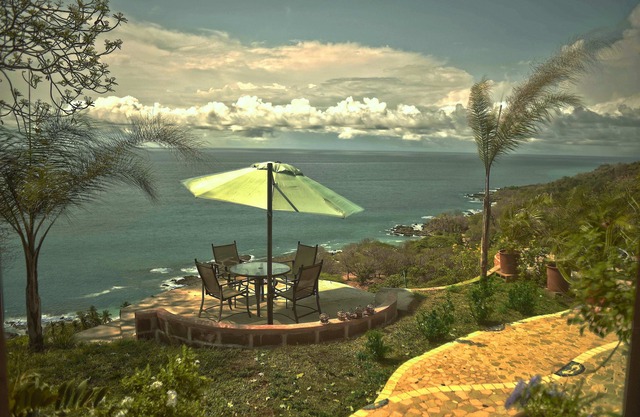 Montezuma Heights Art House. Amazing ocean view. Sleep 7