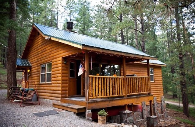 Montgomery's Cozy Forest Retreat