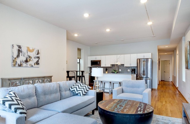Month to Month FULLY FURNISHED Rental in West Town