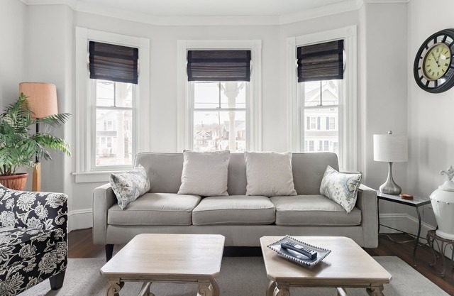 MONTHLY Classic Newport Cottage with Parking and Walk to Downtown