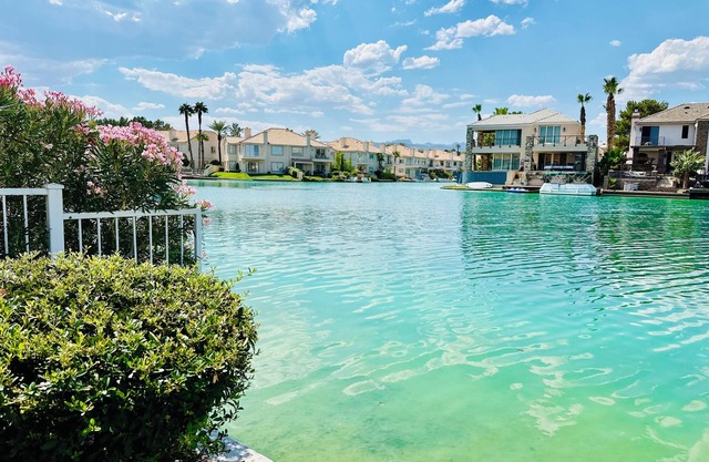 Monthly Rent 4BD/3BA by Pool & Lake