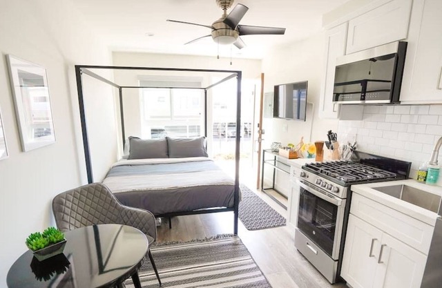 MONTHLY STAYS Luxury Studio Pool BBQ Beaches