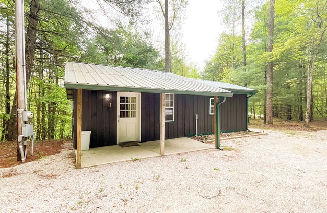 "Moon Glow" Cabin - Cozy Climber Retreat in Muir Valley w/Hot-tub!