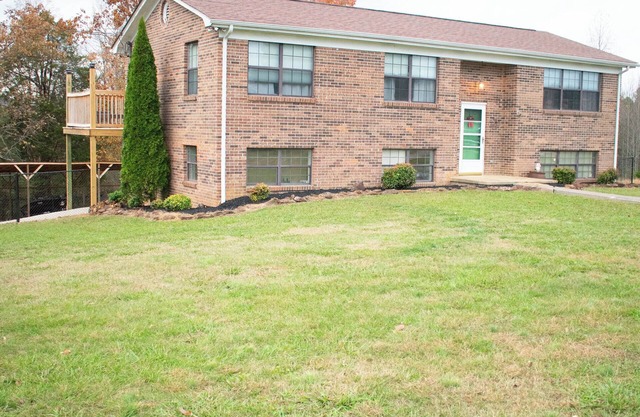 Moonlight Ridge Resort-mountain views- close to many East TN attractions