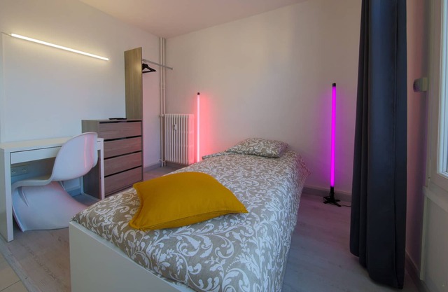Moonlight's Room with shower & little kitchen