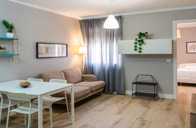 MORATIN 2h - Two Bedroom Apartment, Sleeps 3