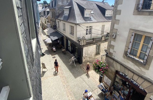 MORLAIX HYPER CENTER - Superb listed triplex ★★★
