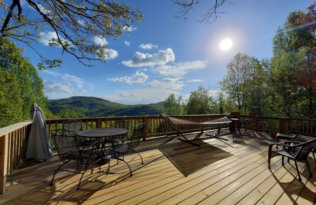 Morning Glory Cottage - Amazing Mountain Views with Total Privacy!