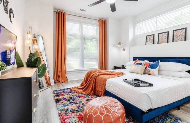 Moroccan Boho Retreat: KING Beds! Close to Downtown! FAST WIFI + Shared Backyard