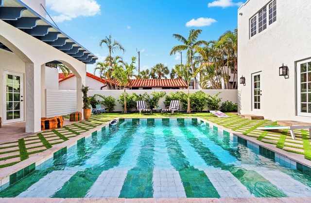 Moroccan Opulence | 5 Minutes to Downtown & Beach