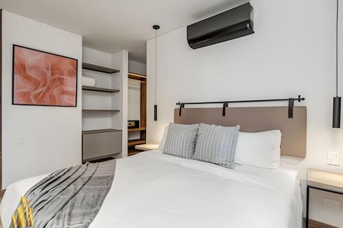 Morph 1302 - Spacious & private apt w BBQ/Jacuzzi