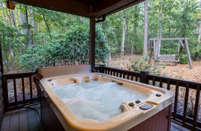 Mossy Rock Retreat! Hot Tub l Private Cabin