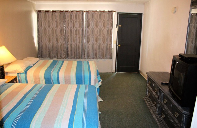 Motel #12 at Lynnhurst Resort - Jet Ski Rentals on Site!