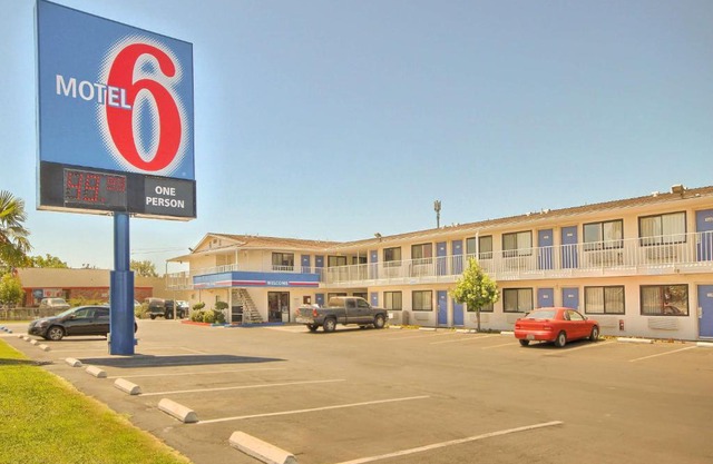 Motel 6-Fresno, CA - Blackstone North