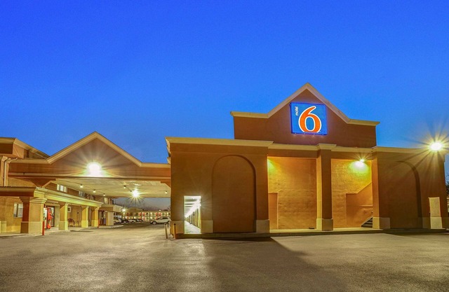 Motel 6 Lester, PA - Philadelphia Airport