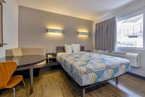 Motel 6-Oshkosh, WI