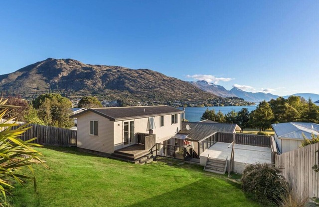 Mountain and lake views, loads of parking and a wood burning fire