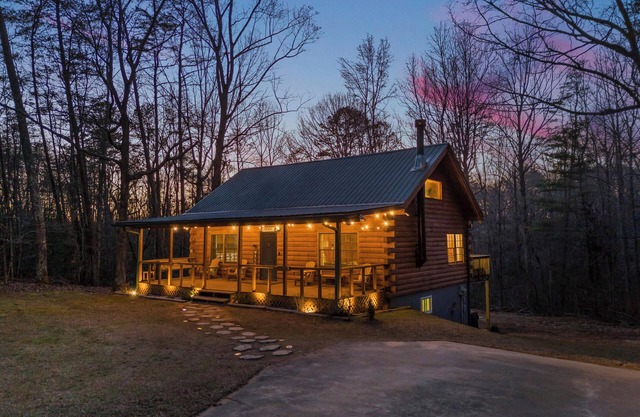 Mountain Cabin~ 4 Br~Min to Helen~Fire Pit~Arcade