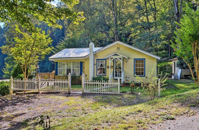 Mountain Cottage w/Views Near Tail of the Dragon!