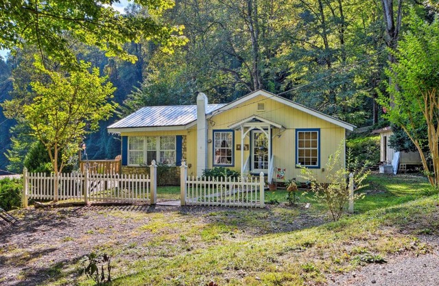 Mountain Cottage with Views Near Tail of the Dragon!