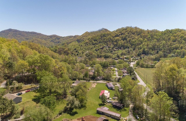 Mountain Creek Luxury Home W/Hot Tub, WiFi, & HBO