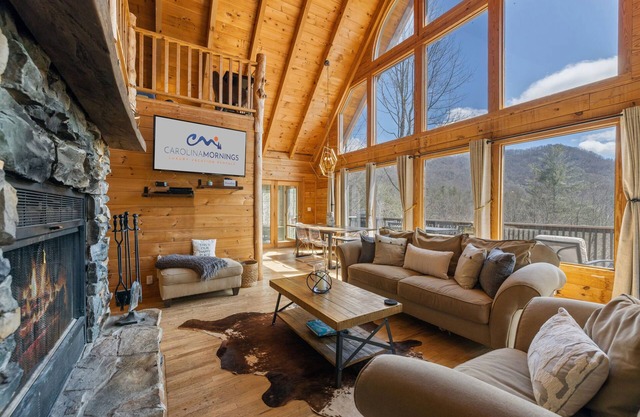 Mountain Escape by Carolina Mornings | Grill, Fire Pit, Hot Tub🔥+Biltmore Pass