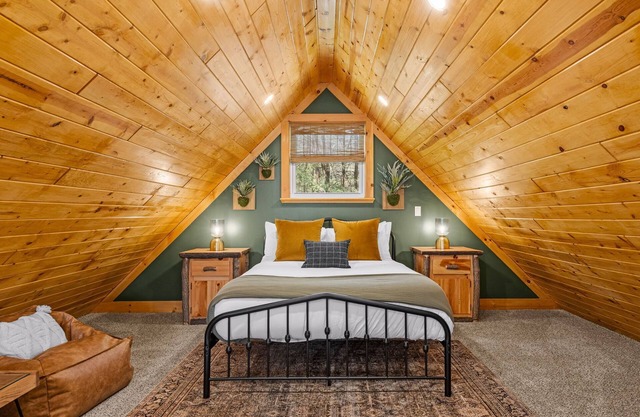 Mountain Escape/Hot Tub/Sauna/Firepit/Beach Access