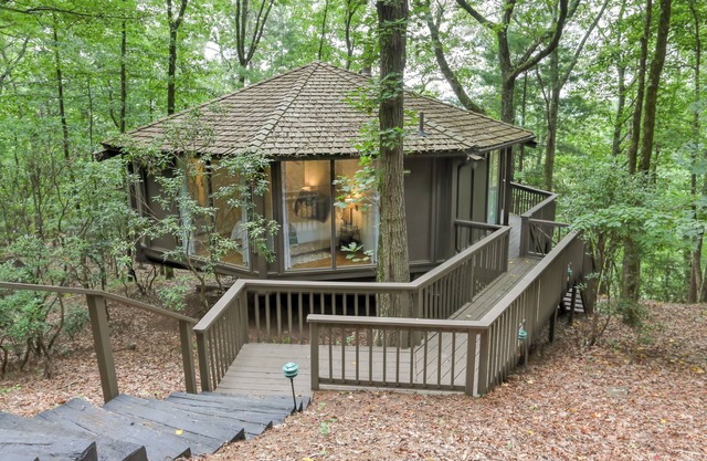 Mountain Getaway Nestled In The Foothills of The Blue Ridge Mountains.