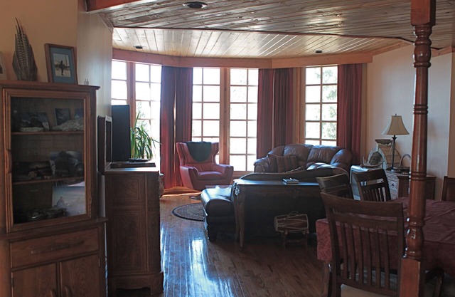 Mountain House - Out of the Wild Guesthouses