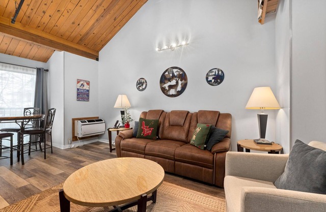 Mountain Inn Lodge 83 with Wintergreen Advantage